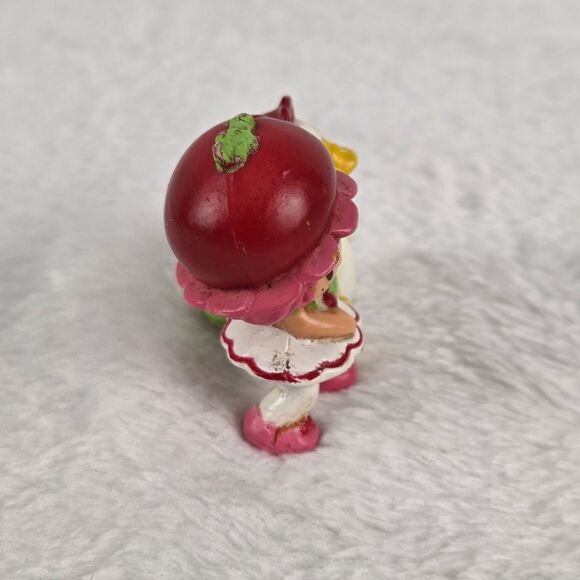 Vintage 1982 Strawberry Shortcake Figurine With Cherry Goose 1.5” - Picture 5 of 8